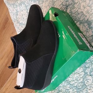 Grasshopper women's Porter suede boot in black size 11